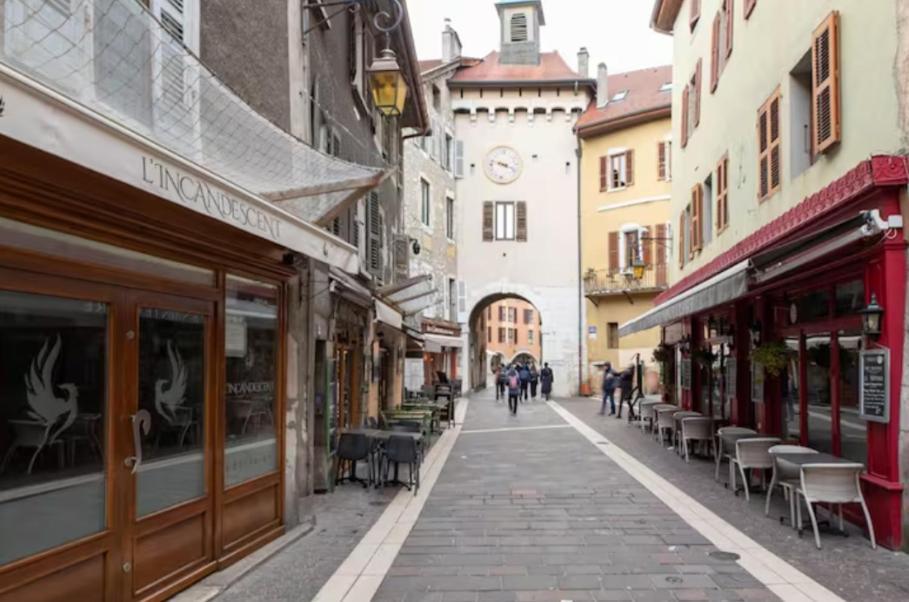 Chalet Charm In The Heart Of The Old Town อานซี ภายนอก รูปภาพ